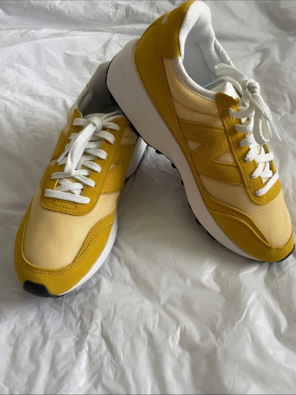 New Balance Yellow Beige Unisex Sneakers Sz-Men/ 8 1/2, Women 10 NWT - Picture 11 of 16